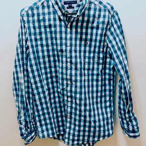 TOMMY HILFIGER button down. Medium and New York Style Fit.